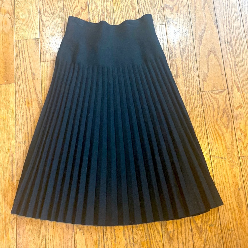 Knee length sweater knit skirt. Size XS
